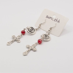 SUMICHH | Pendientes Cruz Celta | Espiral & Perlas Rojas